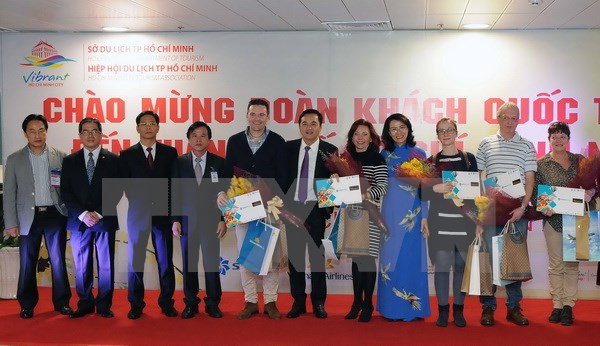 Ханой и Хошимин встретили первых зарубежных туристов в новом 2017 году